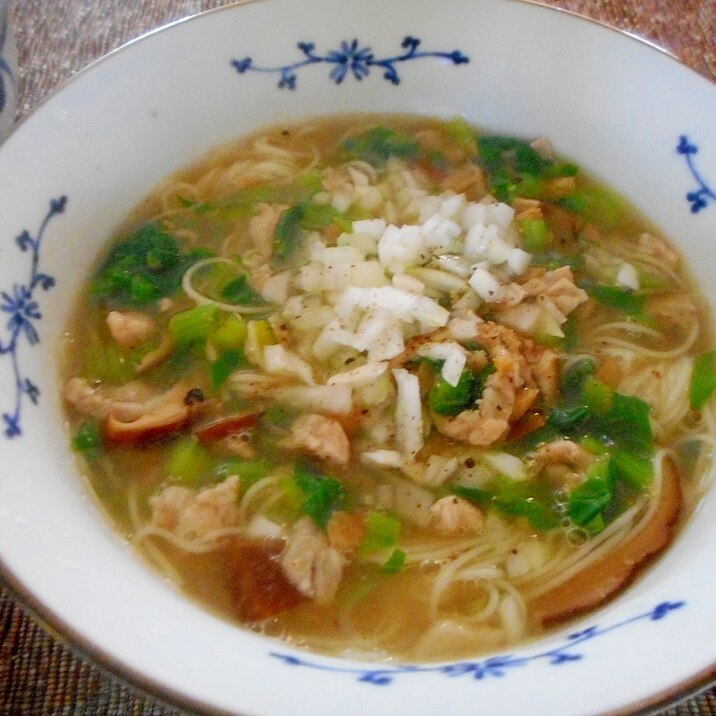 小松菜と干しシイタケの中華風にゅう麺